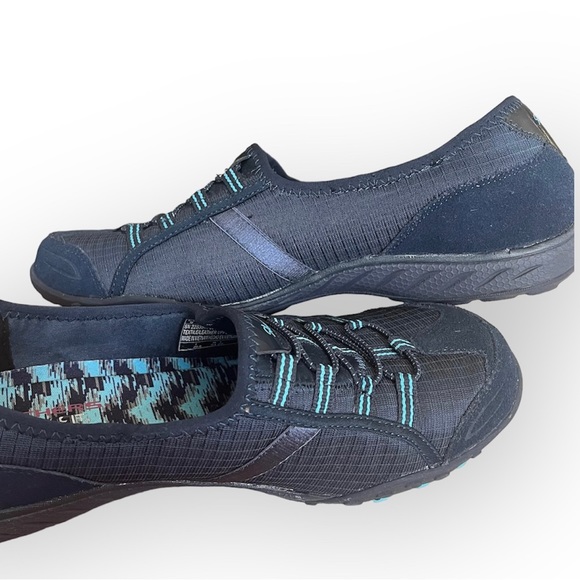Sketchers relax, fit memory foam slip on athletic shoes size 9. - Picture 7 of 7